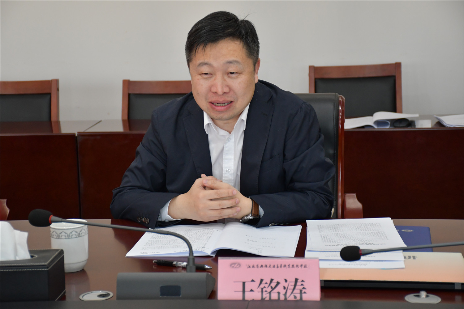 学校召开学习党的十九届六中全会精神辅导报告会